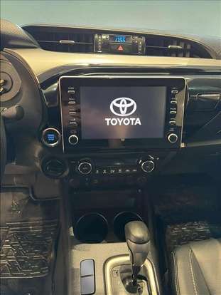 TOYOTA-HILUX-2021