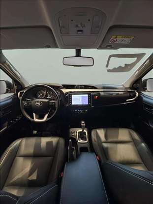 TOYOTA-HILUX-2021