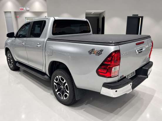 TOYOTA-HILUX-2023