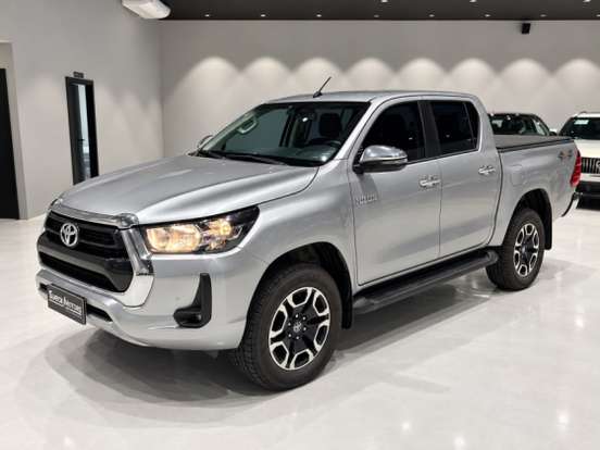 TOYOTA-HILUX-2023