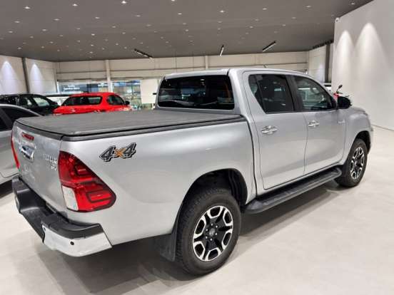 TOYOTA-HILUX-2023