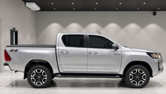 TOYOTA-HILUX-2.8 D-4D TURBO DIESEL CD SRV 4X4 AUTOMÁTICO TOYOTA-HILUX-2023