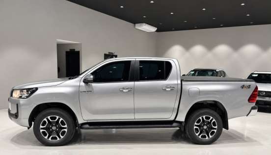 TOYOTA-HILUX-2023