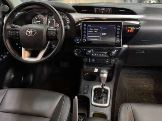 TOYOTA-HILUX-2.8 D-4D TURBO DIESEL CD SRV 4X4 AUTOMÁTICO TOYOTA-HILUX-2023