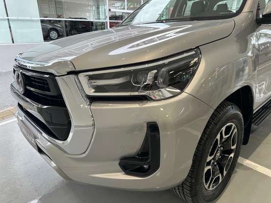 TOYOTA-HILUX-2.8 D-4D TURBO DIESEL CD SRX 4X4 AUTOMÁTICO TOYOTA-HILUX-2026