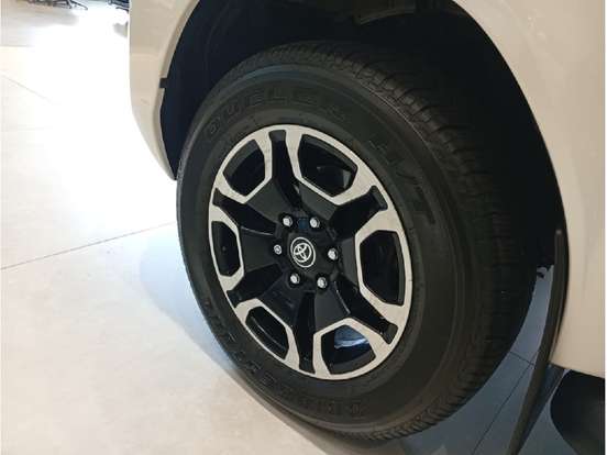 TOYOTA-HILUX-2.8 D-4D TURBO DIESEL CD SRX 4X4 AUTOMÁTICO TOYOTA-HILUX-2020