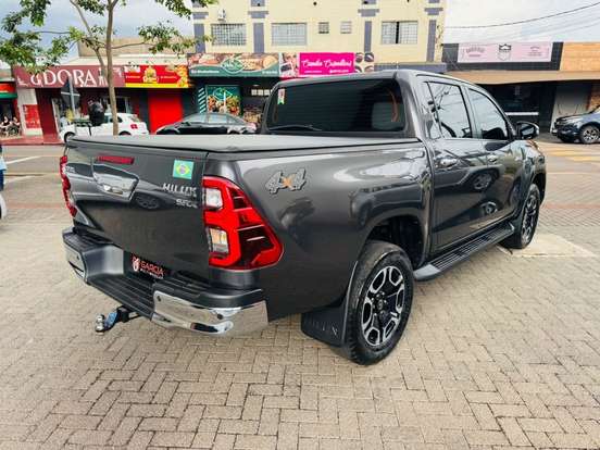 TOYOTA-HILUX-2.8 D-4D TURBO DIESEL CD SRX 4X4 AUTOMÁTICO TOYOTA-HILUX-2022