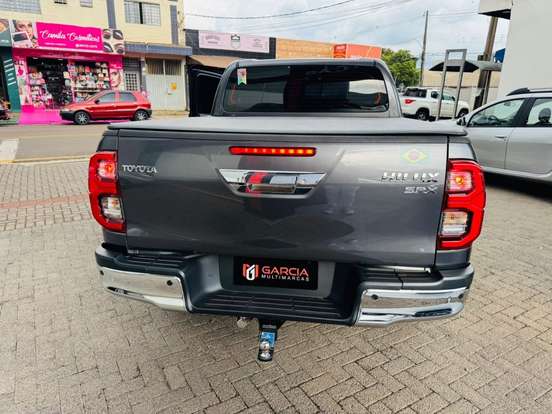 TOYOTA-HILUX-2022
