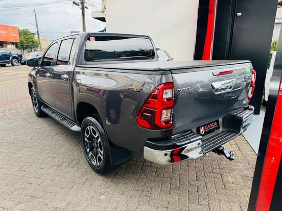TOYOTA-HILUX-2.8 D-4D TURBO DIESEL CD SRX 4X4 AUTOMÁTICO TOYOTA-HILUX-2022