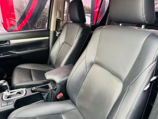 TOYOTA-HILUX-2022