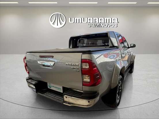 TOYOTA-HILUX-2.8 D-4D TURBO DIESEL CD SRX 4X4 AUTOMÁTICO TOYOTA-HILUX-2023