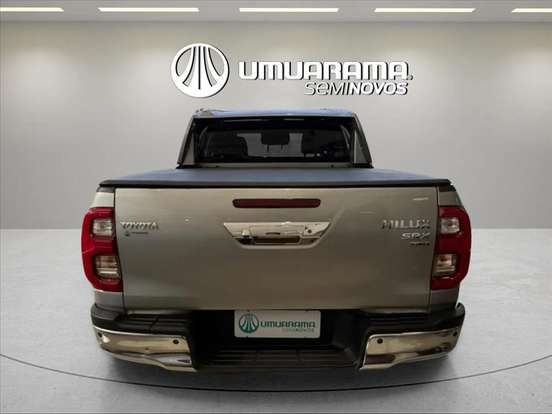 TOYOTA-HILUX-2023