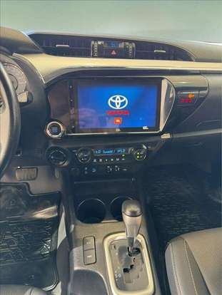TOYOTA-HILUX-2023