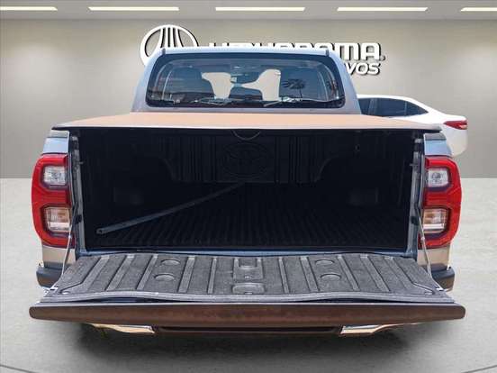 TOYOTA-HILUX-2023