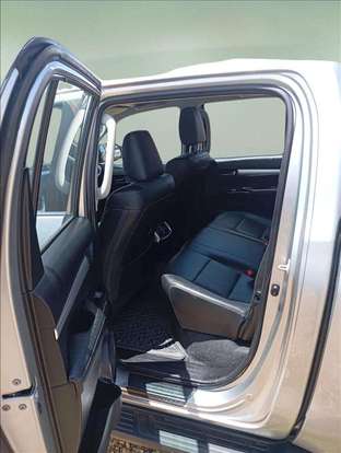 TOYOTA-HILUX-2023