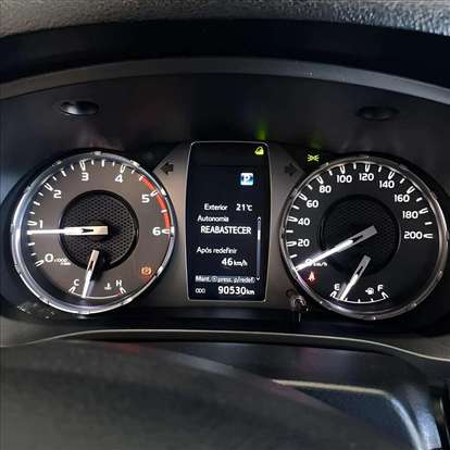 TOYOTA-HILUX-2023