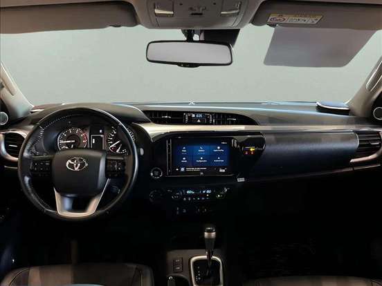 TOYOTA-HILUX-2.8 D-4D TURBO DIESEL CD SRX 4X4 AUTOMÁTICO TOYOTA-HILUX-2023