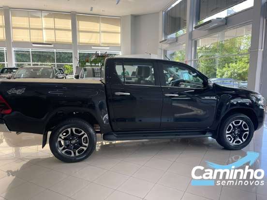 TOYOTA-HILUX-2.8 D-4D TURBO DIESEL CD SRX 4X4 AUTOMÁTICO TOYOTA-HILUX-2022
