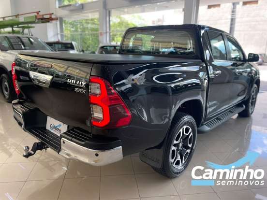 TOYOTA-HILUX-2.8 D-4D TURBO DIESEL CD SRX 4X4 AUTOMÁTICO TOYOTA-HILUX-2022