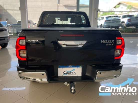 TOYOTA-HILUX-2.8 D-4D TURBO DIESEL CD SRX 4X4 AUTOMÁTICO TOYOTA-HILUX-2022