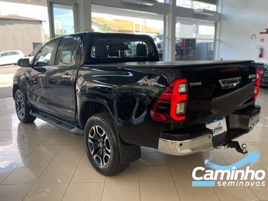 TOYOTA-HILUX-2.8 D-4D TURBO DIESEL CD SRX 4X4 AUTOMÁTICO TOYOTA-HILUX-2022