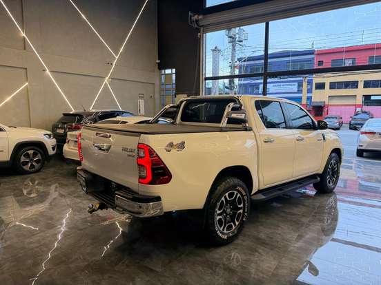TOYOTA-HILUX-2.8 D-4D TURBO DIESEL CD SRX 4X4 AUTOMÁTICO TOYOTA-HILUX-2022