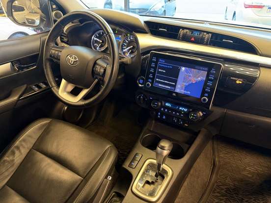 TOYOTA-HILUX-2.8 D-4D TURBO DIESEL CD SRX 4X4 AUTOMÁTICO TOYOTA-HILUX-2022