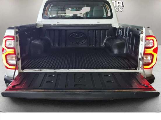 TOYOTA-HILUX-2.8 D-4D TURBO DIESEL CD SRX 4X4 AUTOMÁTICO TOYOTA-HILUX-2021