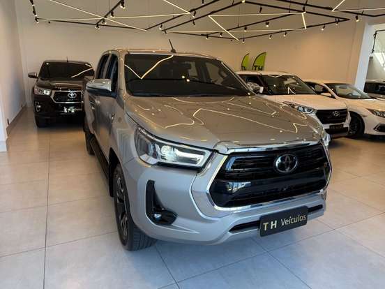 TOYOTA-HILUX-2023
