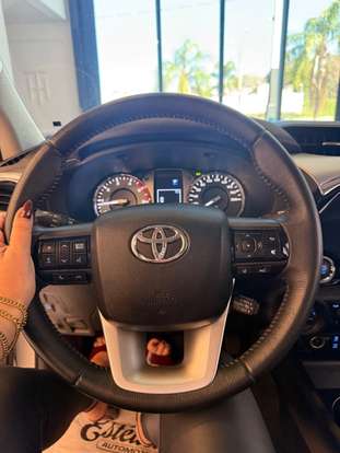 TOYOTA-HILUX-2023