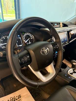 TOYOTA-HILUX-2023
