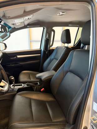 TOYOTA-HILUX-2023