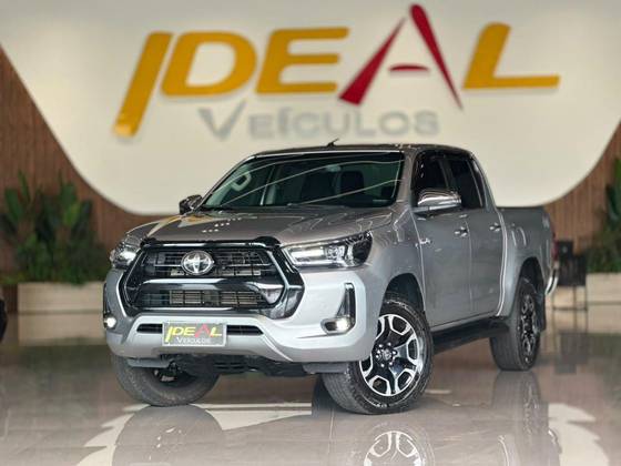 TOYOTA HILUX 2.8 D-4D TURBO DIESEL CD SRX 4X4 AUTOMÁTICO