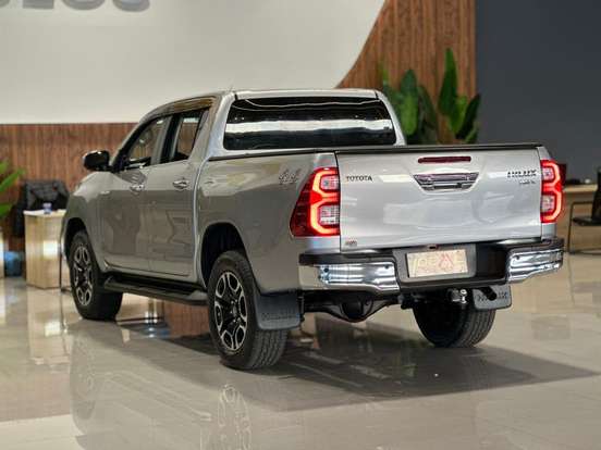 TOYOTA-HILUX-2021
