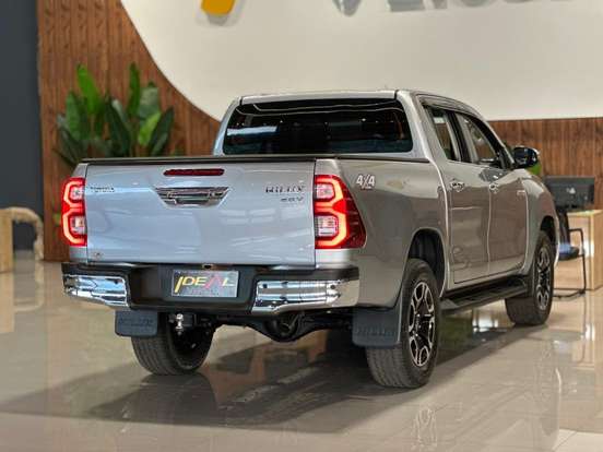 TOYOTA-HILUX-2021
