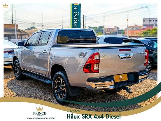 TOYOTA-HILUX-2.8 D-4D TURBO DIESEL CD SRX 4X4 AUTOMÁTICO TOYOTA-HILUX-2025
