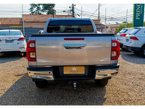 TOYOTA-HILUX-2.8 D-4D TURBO DIESEL CD SRX 4X4 AUTOMÁTICO TOYOTA-HILUX-2025