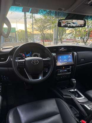 TOYOTA-HILUX-2023