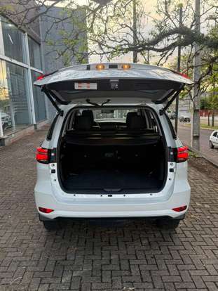 TOYOTA-HILUX-2023