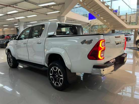 TOYOTA-HILUX-2025