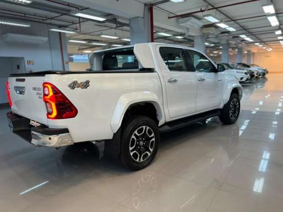 TOYOTA-HILUX-2025