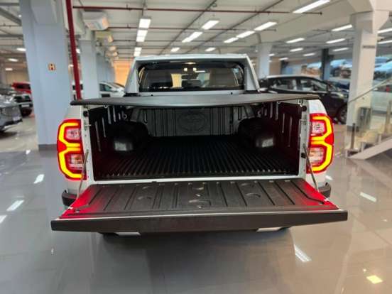 TOYOTA-HILUX-2025