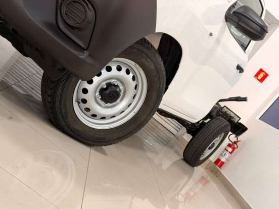 TOYOTA-HILUX-2.8 D-4D TURBO DIESEL CHASSI 4X4 AUTOMÁTICO TOYOTA-HILUX-2024