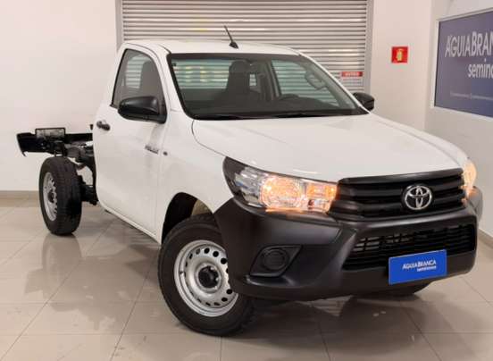 TOYOTA-HILUX-2024