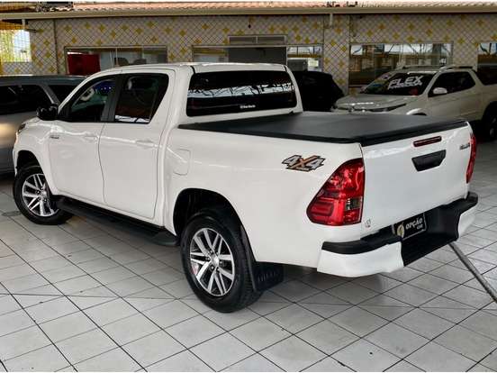 TOYOTA-HILUX-2020