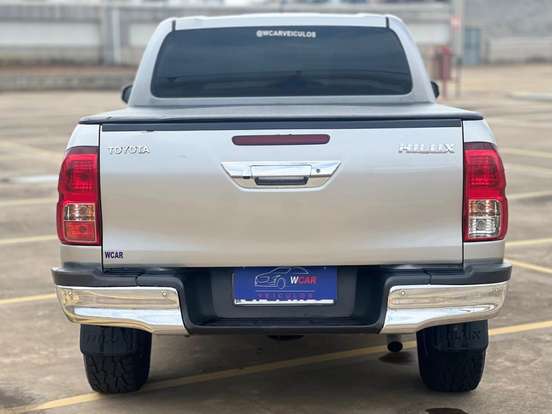 TOYOTA-HILUX-2018