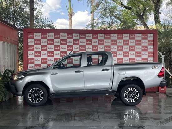 TOYOTA-HILUX-2.8 SR 4X4 CD 16V DIESEL 4P AUTOMÁTICO TOYOTA-HILUX-2019