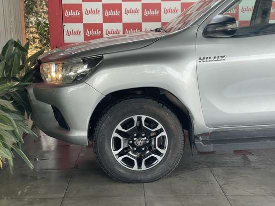 TOYOTA-HILUX-2019