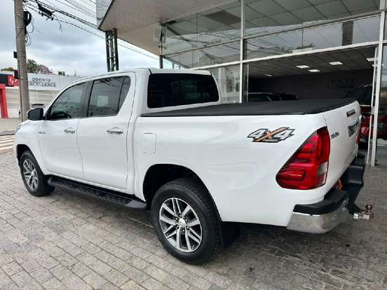 TOYOTA-HILUX-2019