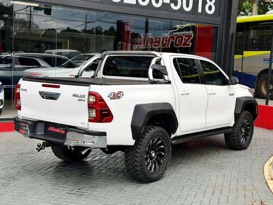TOYOTA-HILUX-2015